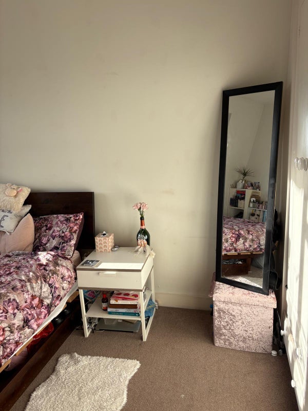 Room Fulham Road in Greater London