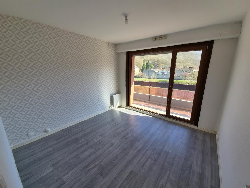 Appartement Rue de la Légende à Château Regnault
