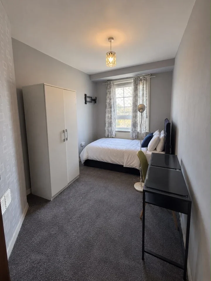 Room Saltwell Street in Greater London