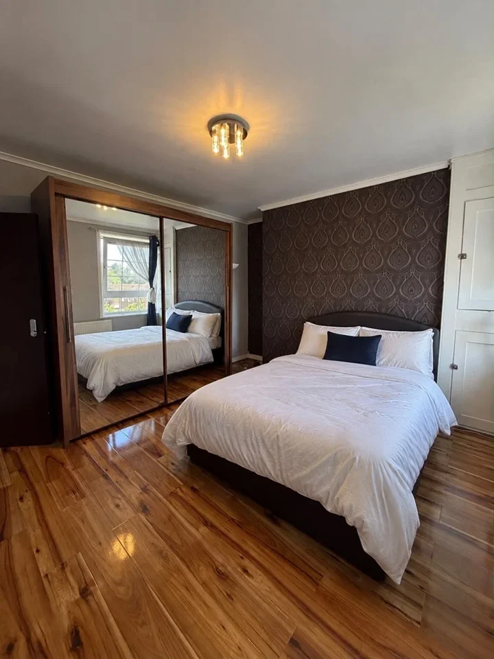 Room Saltwell Street in Greater London