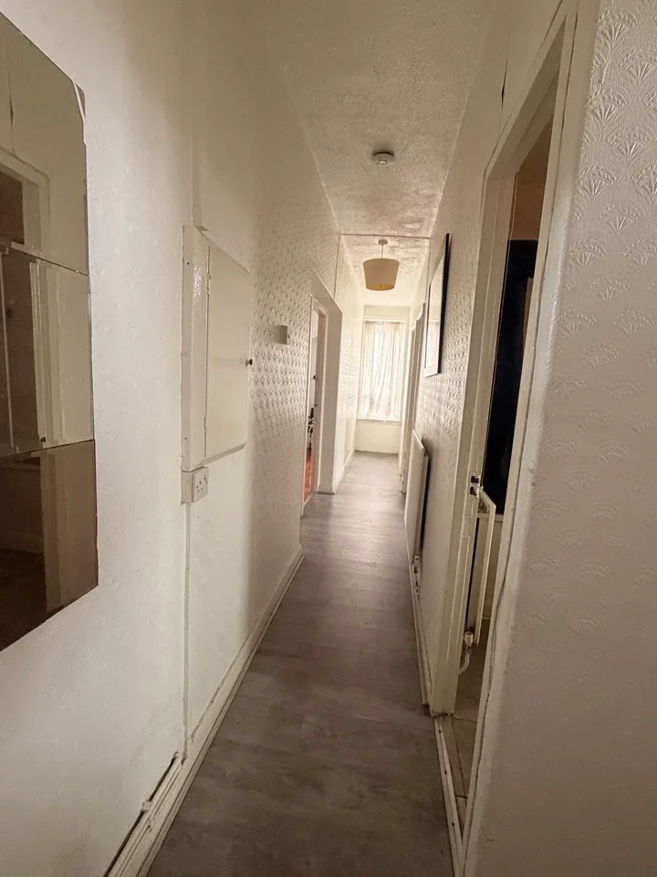 Flat Browning Street in Greater London