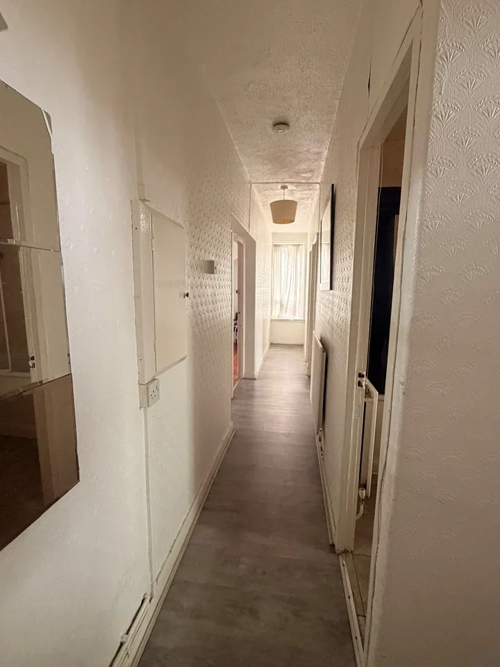 Flat Browning Street in Greater London