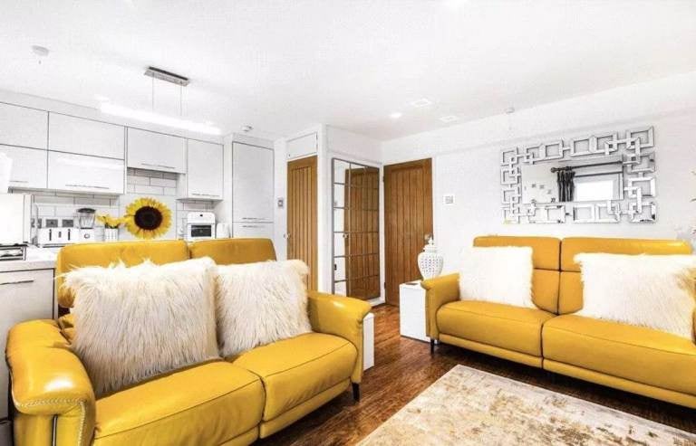Room Tottenham Road in Greater London