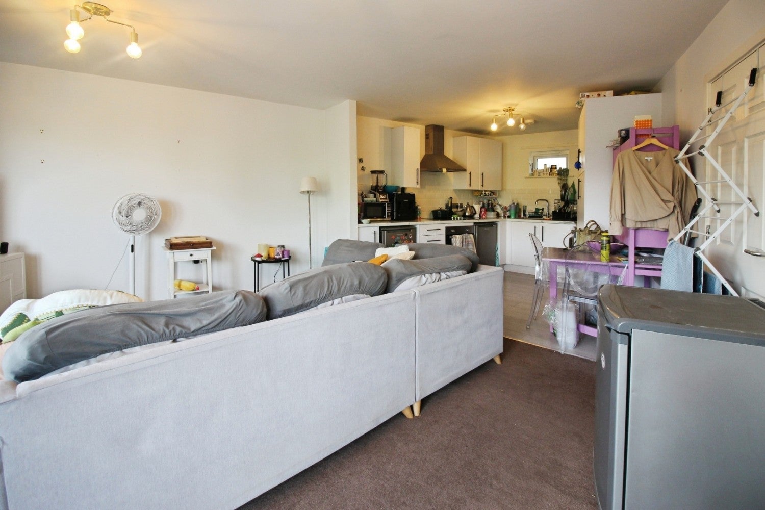 Flat Poplar Place in Greater London