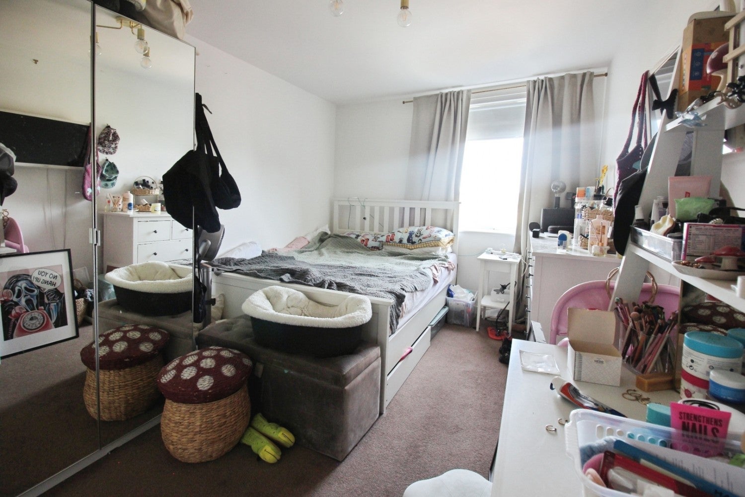 Flat Poplar Place in Greater London