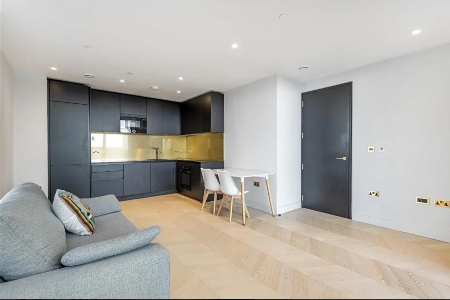 Flat Park Street in Greater London