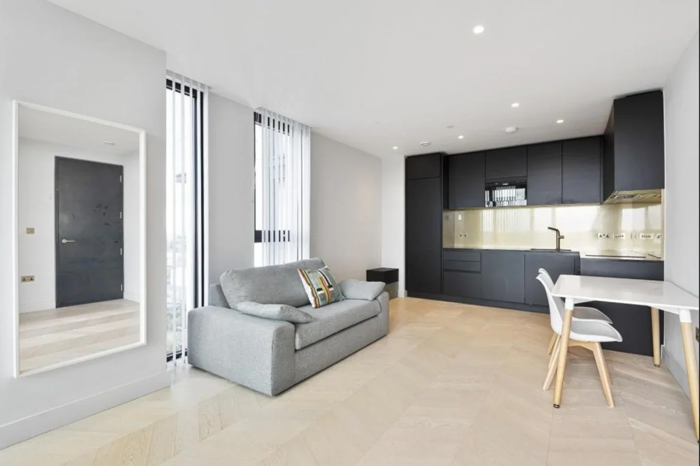 Flat Park Street in Greater London