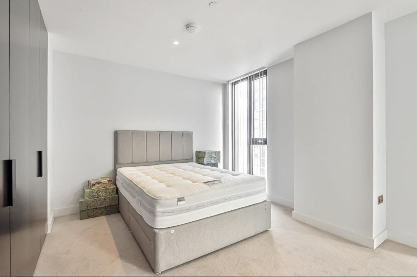 Flat Park Street in Greater London