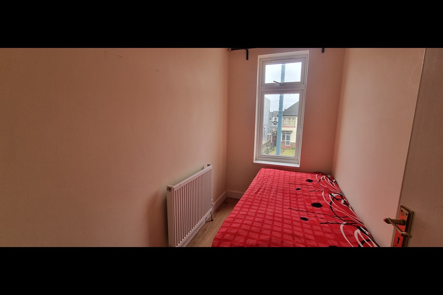 Flat Ilford Lane in Greater London