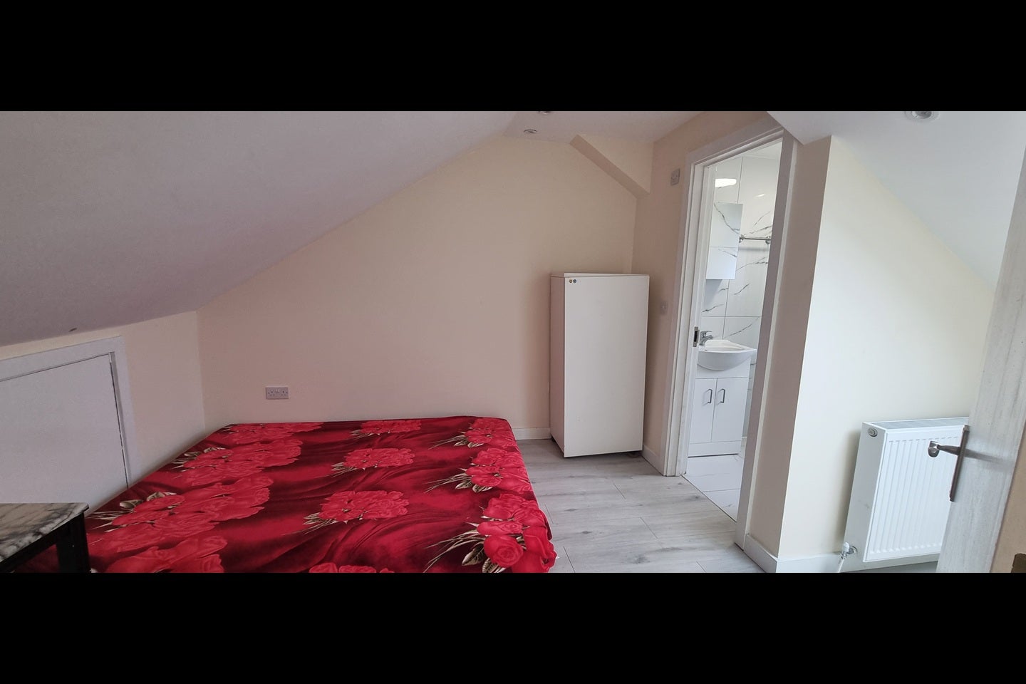 Flat Ilford Lane in Greater London