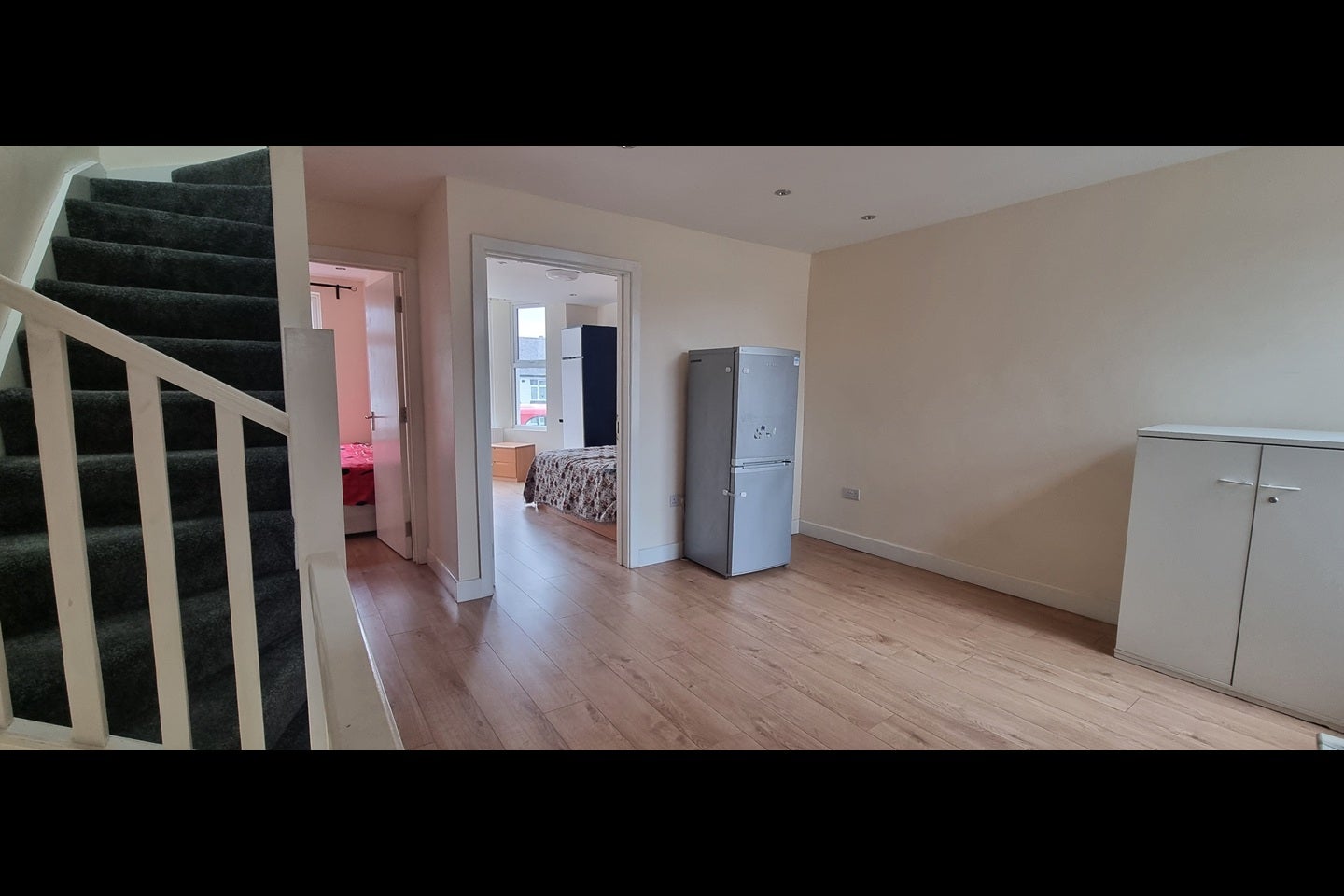 Flat Ilford Lane in Greater London