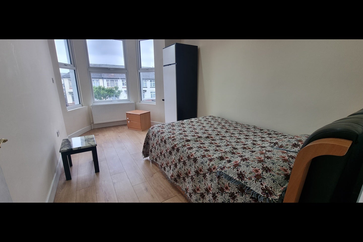 Flat Ilford Lane in Greater London