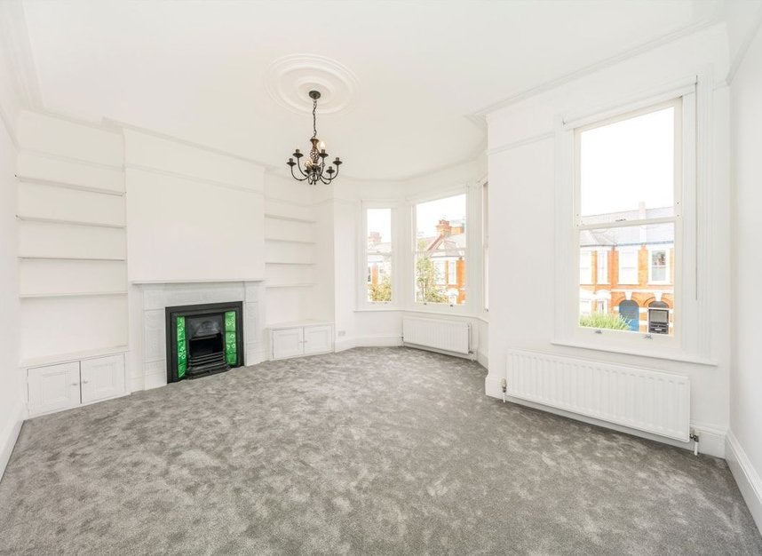 Flat Balliol Road in Greater London