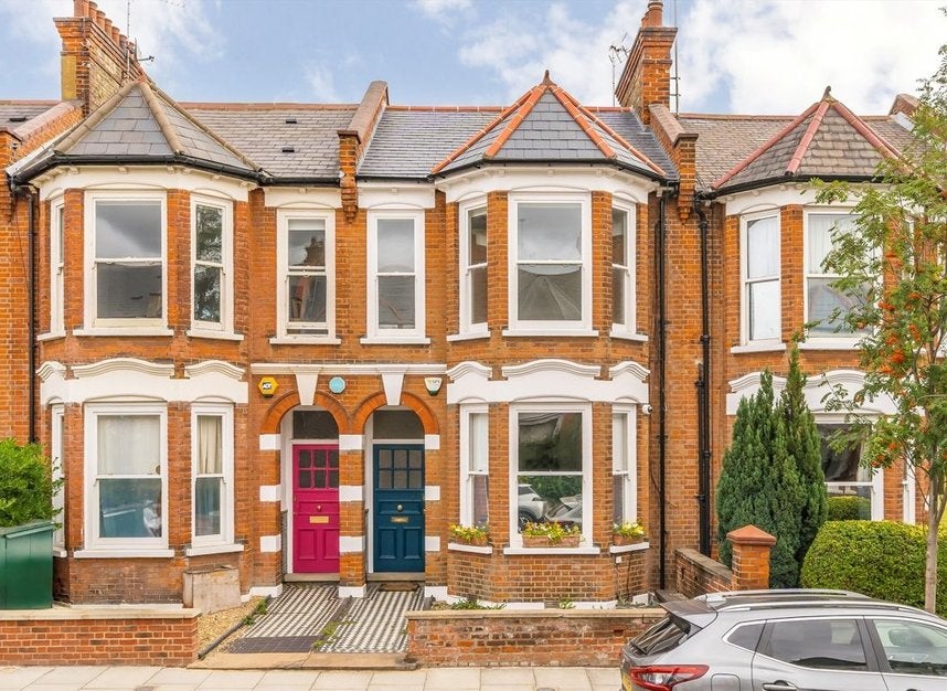 Flat Balliol Road in Greater London