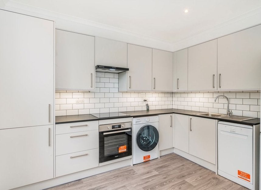 Flat Balliol Road in Greater London