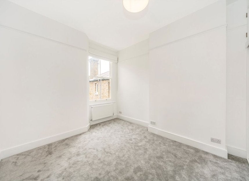 Flat Balliol Road in Greater London