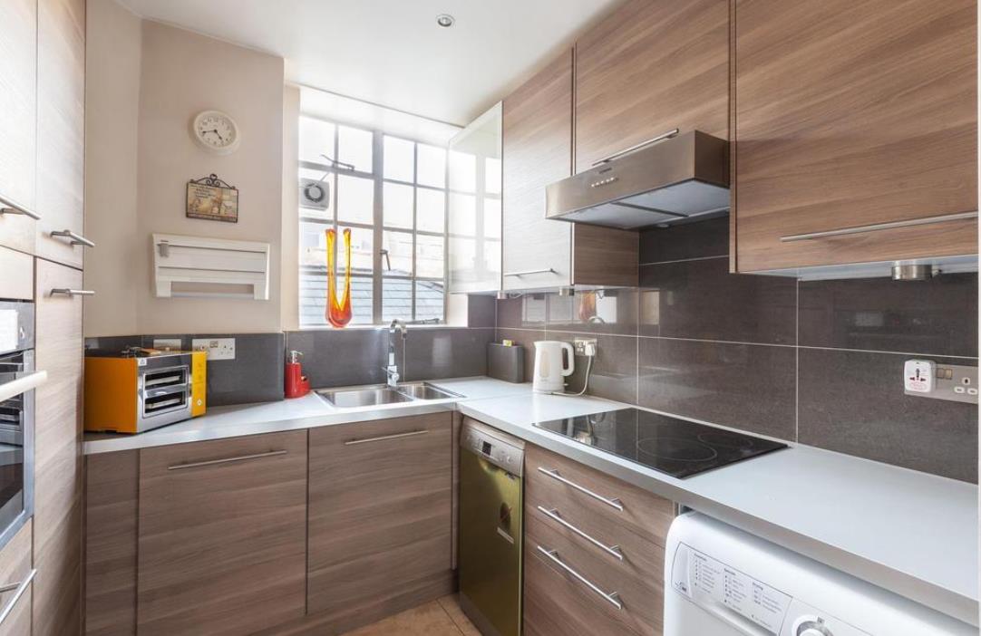 Flat Queensway in City of Westminster
