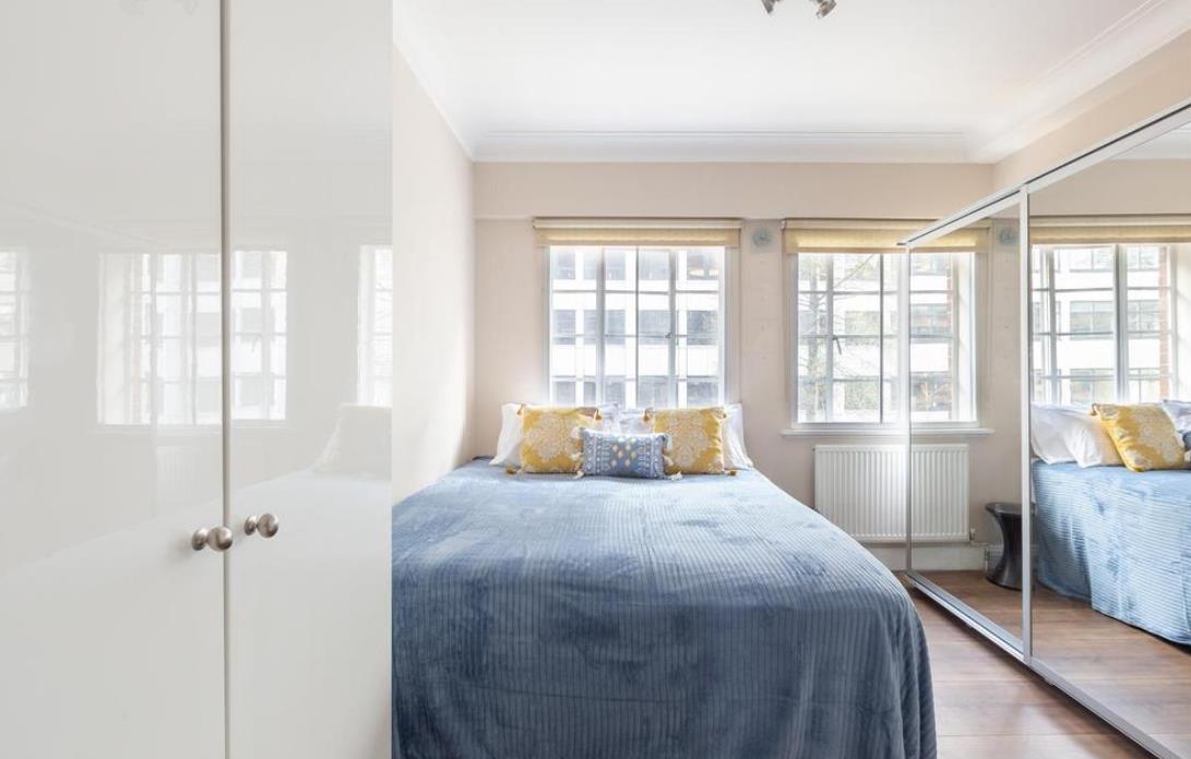 Flat Queensway in City of Westminster