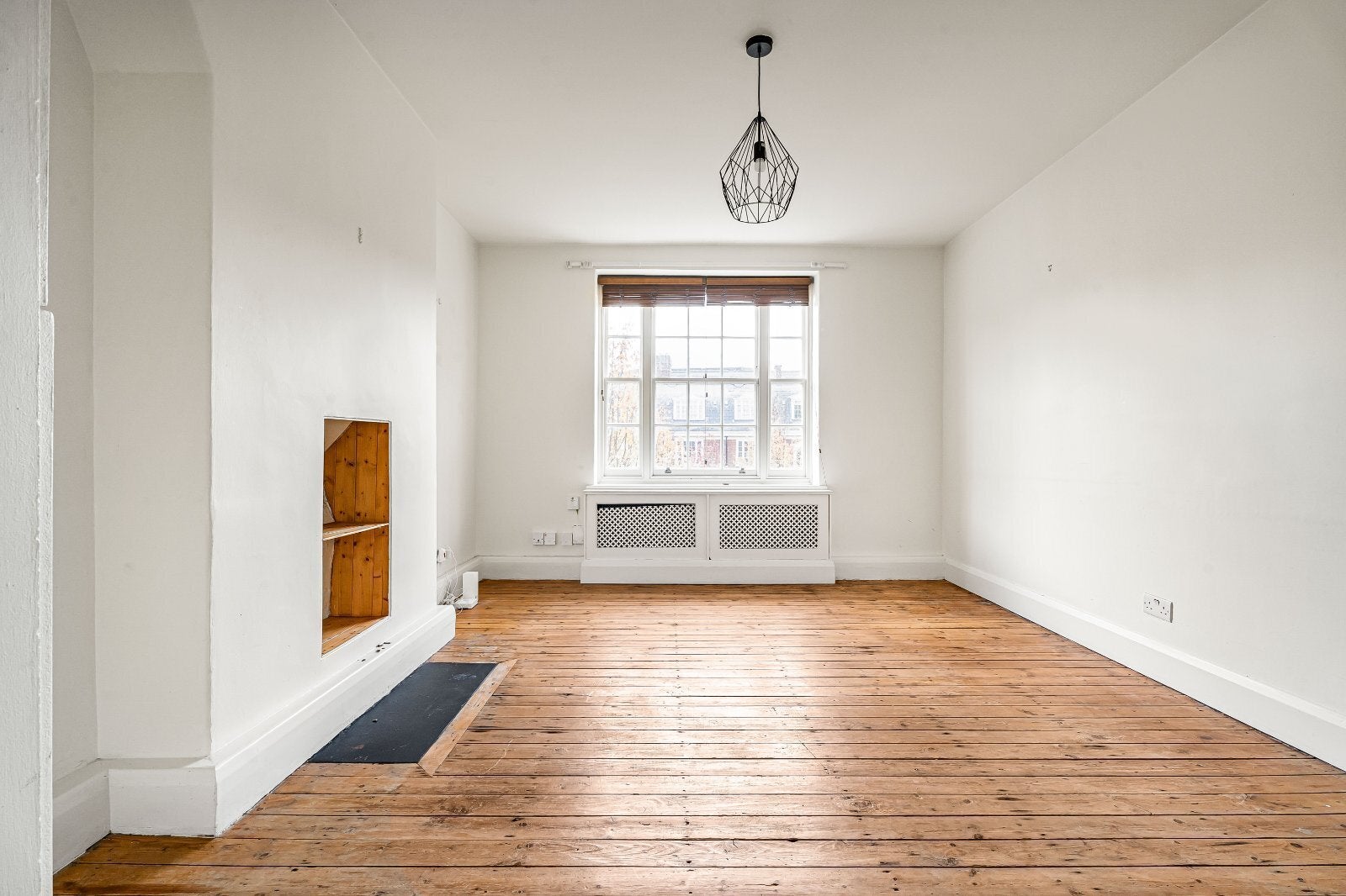 Flat Tyndale Lane in Greater London