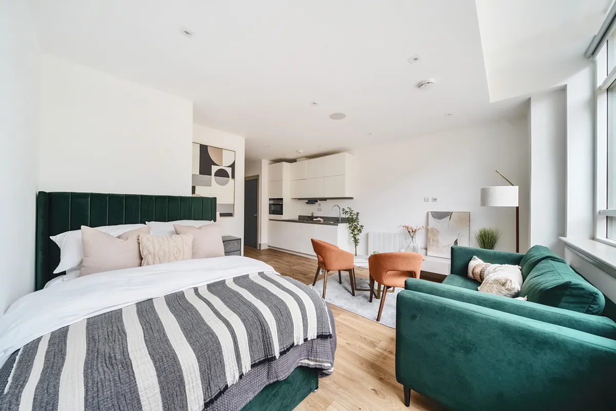 Flat Lawrence Road in Greater London