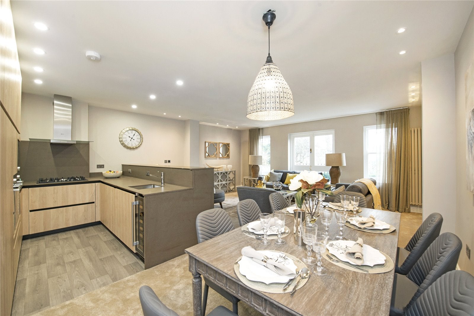 Flat Lyndhurst Gardens in London