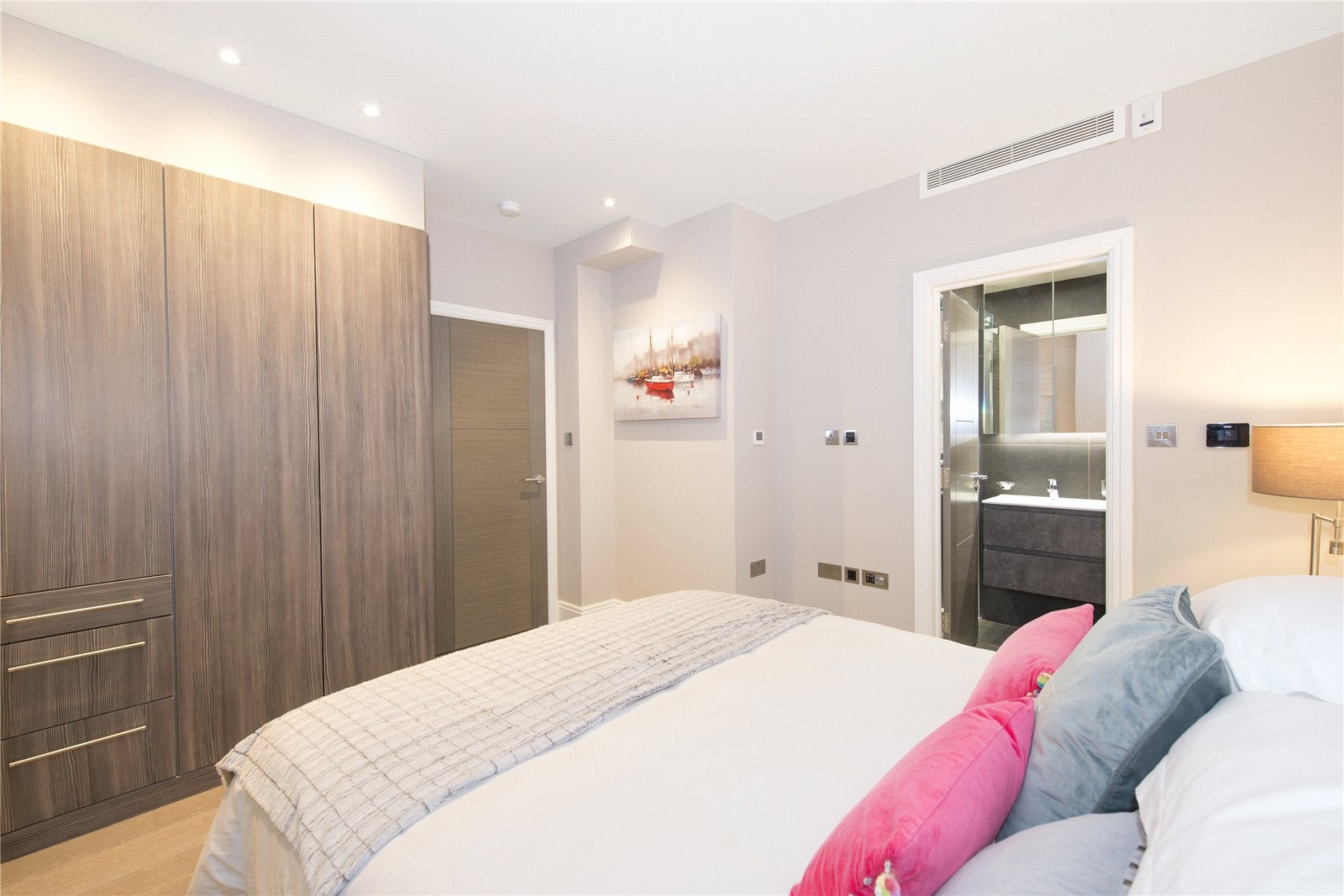 Flat Lyndhurst Gardens in London