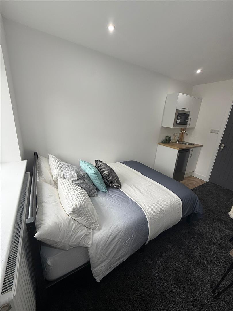 Flat Charter Avenue in Coventry