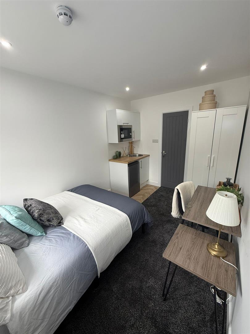 Flat Charter Avenue in Coventry