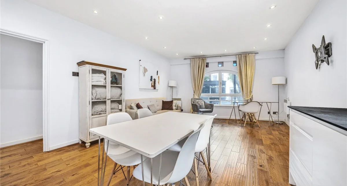 Flat Rosebery Avenue in Greater London
