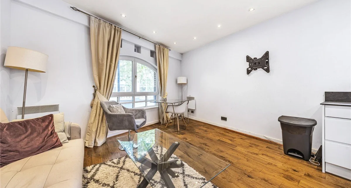 Flat Rosebery Avenue in Greater London
