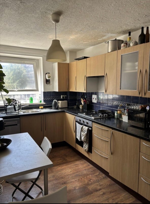 Room Turnham Road in Greater London
