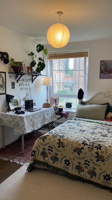 Room Turnham Road in Greater London