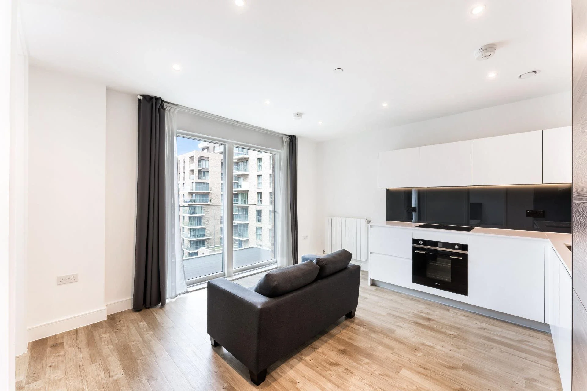 Flat Plowden Road in Greater London