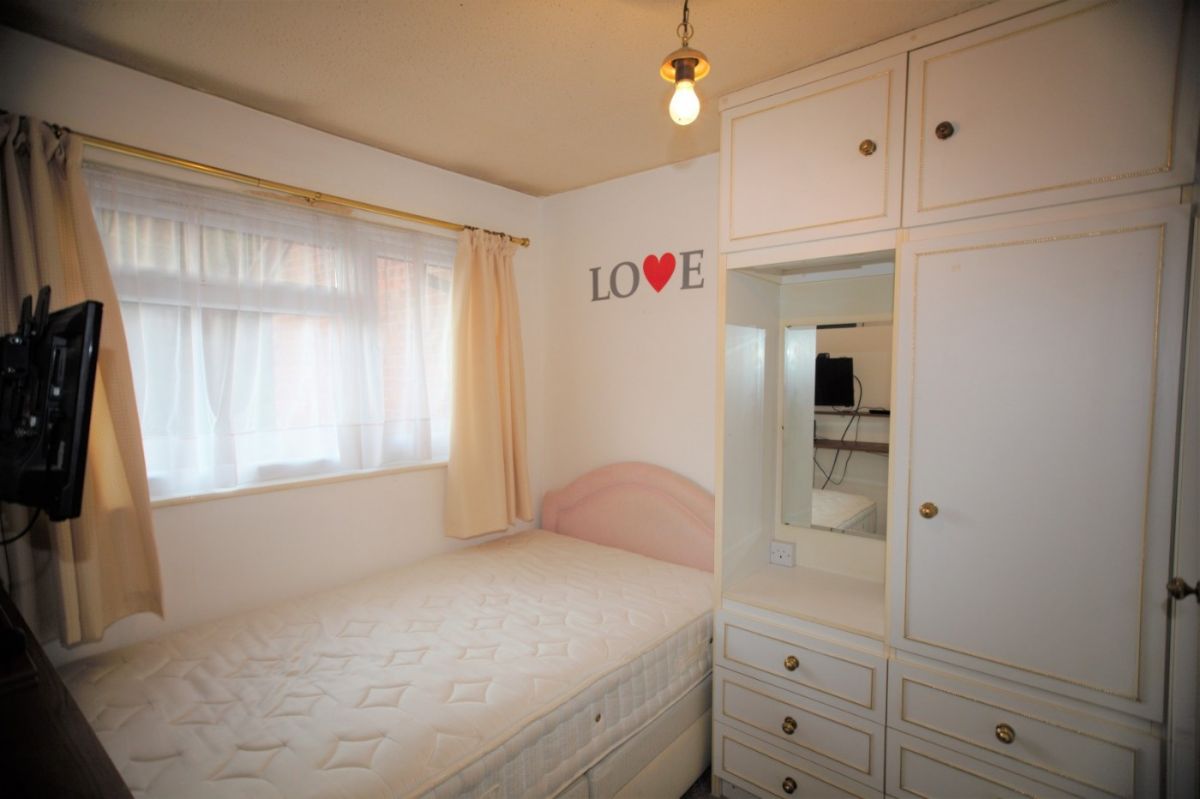 House Rowlands Close in Greater London