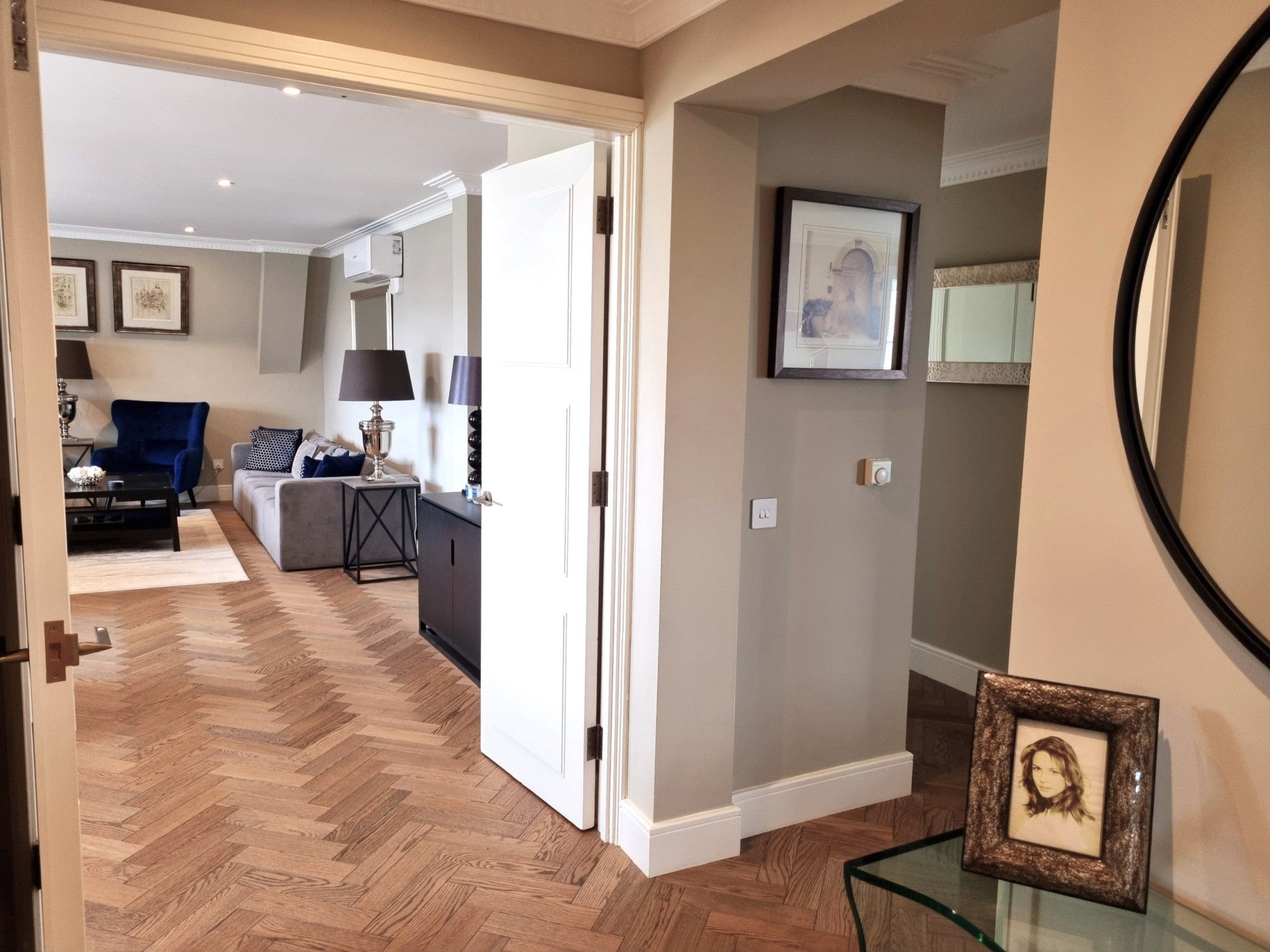 Flat Boydell Court in Greater London