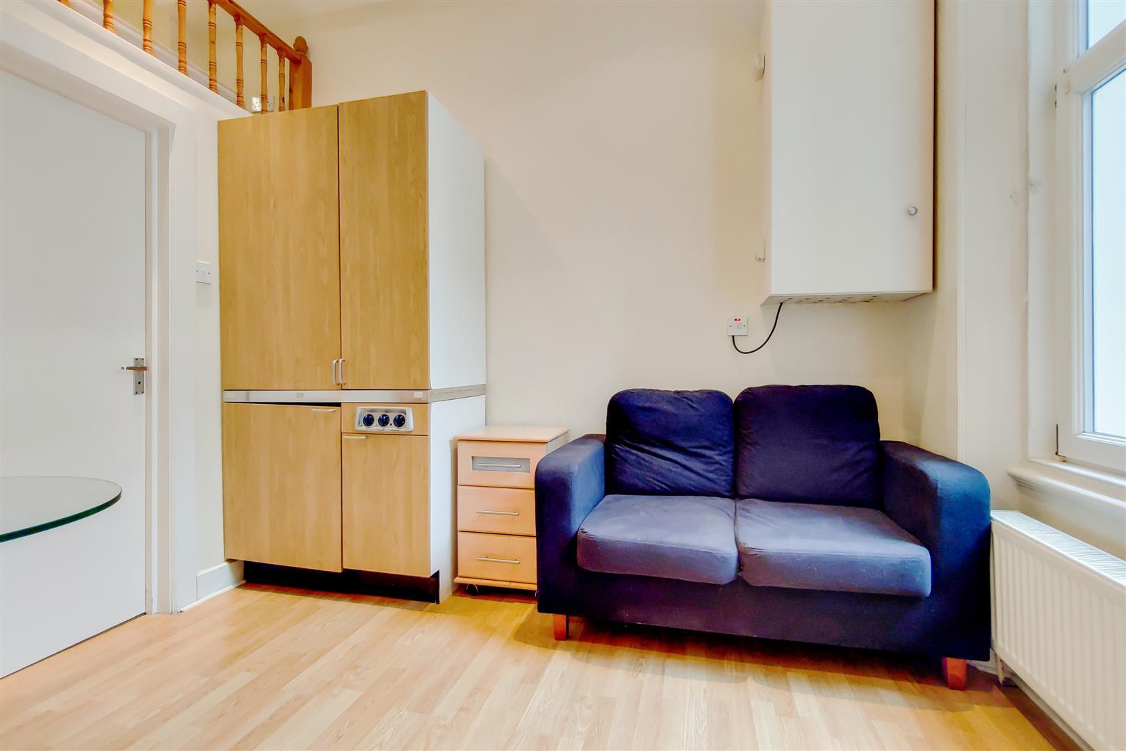 Flat Wrights Lane in Greater London