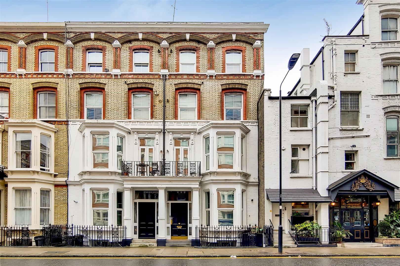 Flat Wrights Lane in Greater London