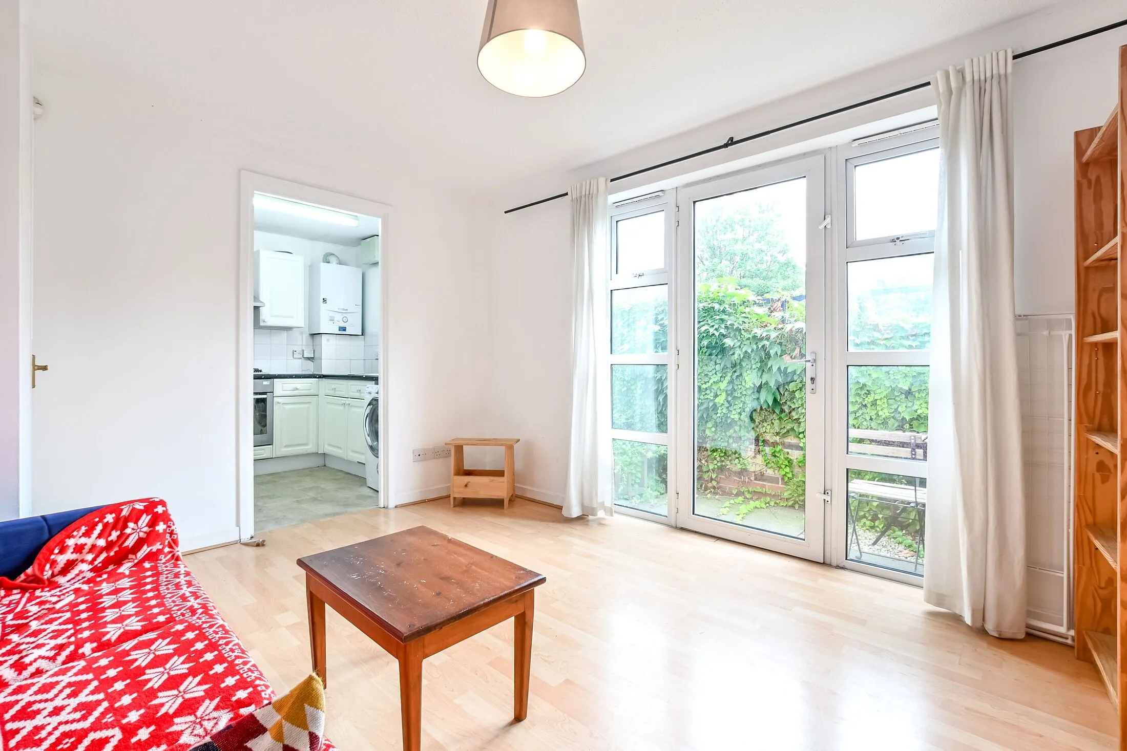 Flat Rainhill Way in Greater London