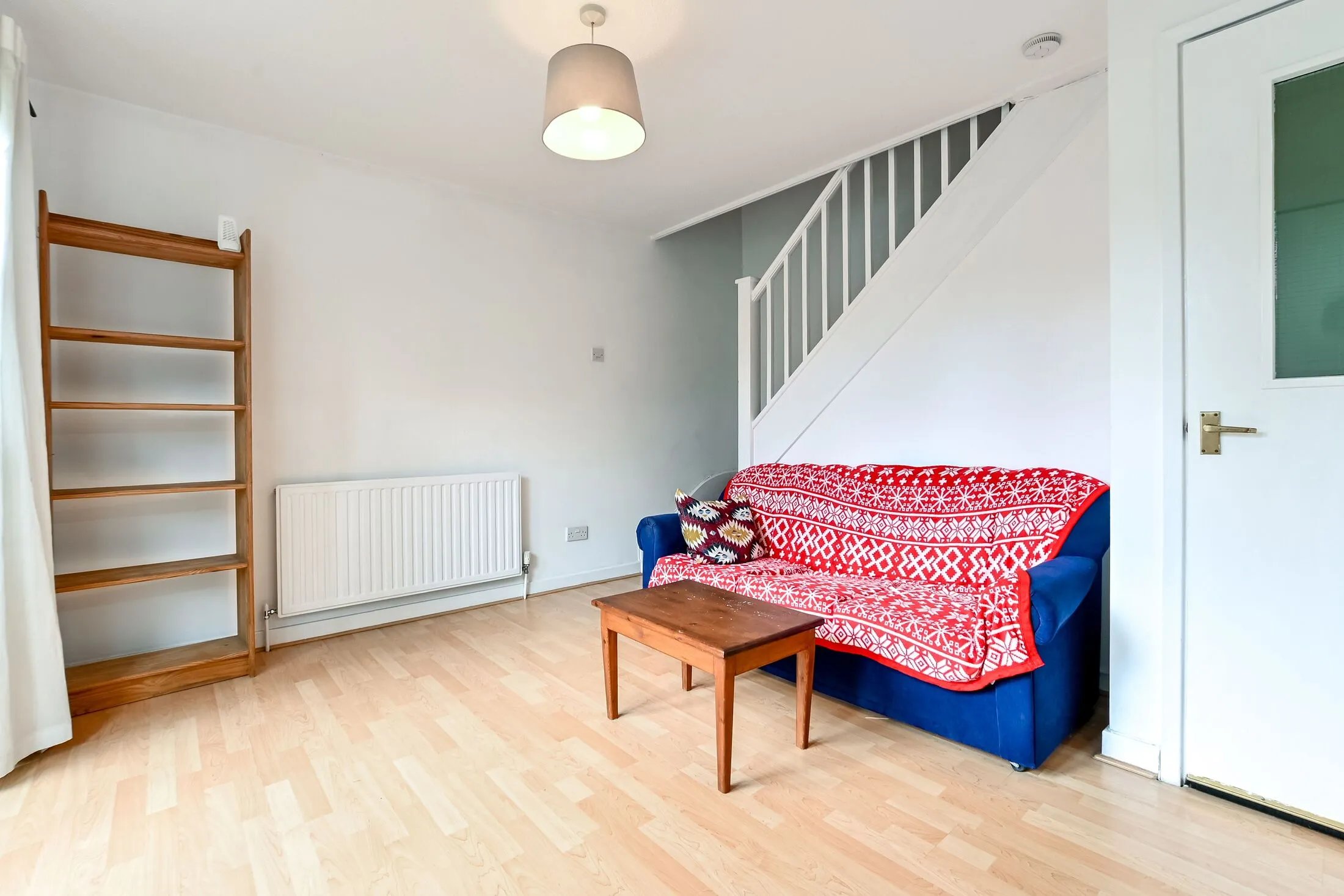 Flat Rainhill Way in Greater London