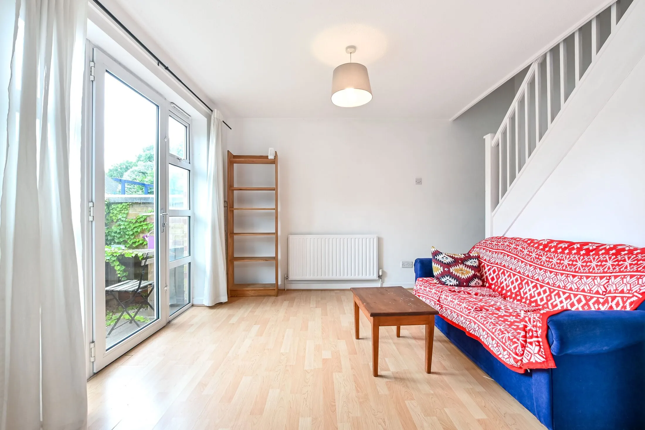 Flat Rainhill Way in Greater London