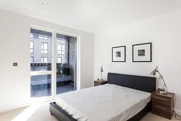 Flat Spa Road in Greater London