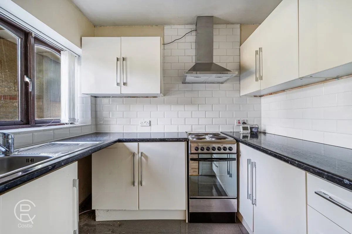 Flat Tennyson Road in Greater London