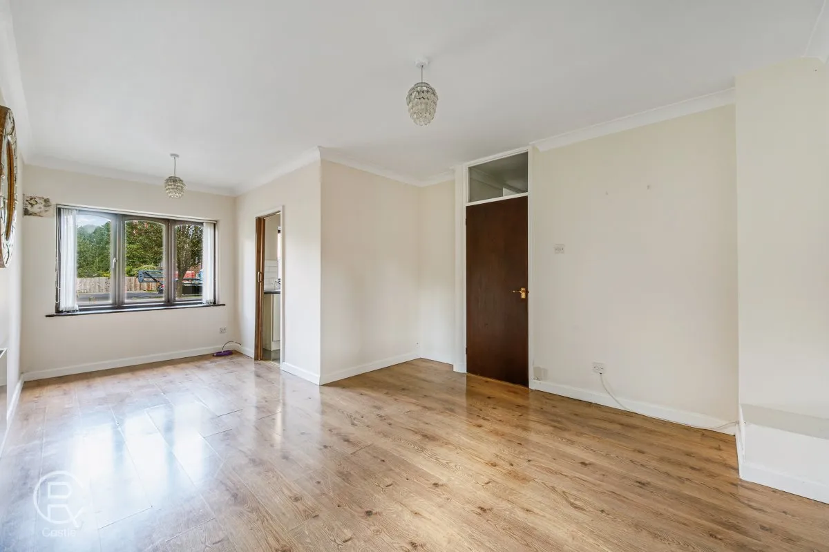 Flat Tennyson Road in Greater London