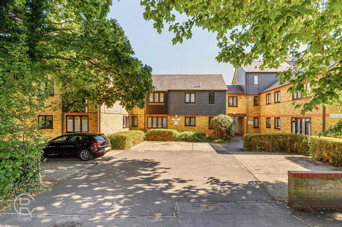 Flat Tennyson Road in Greater London