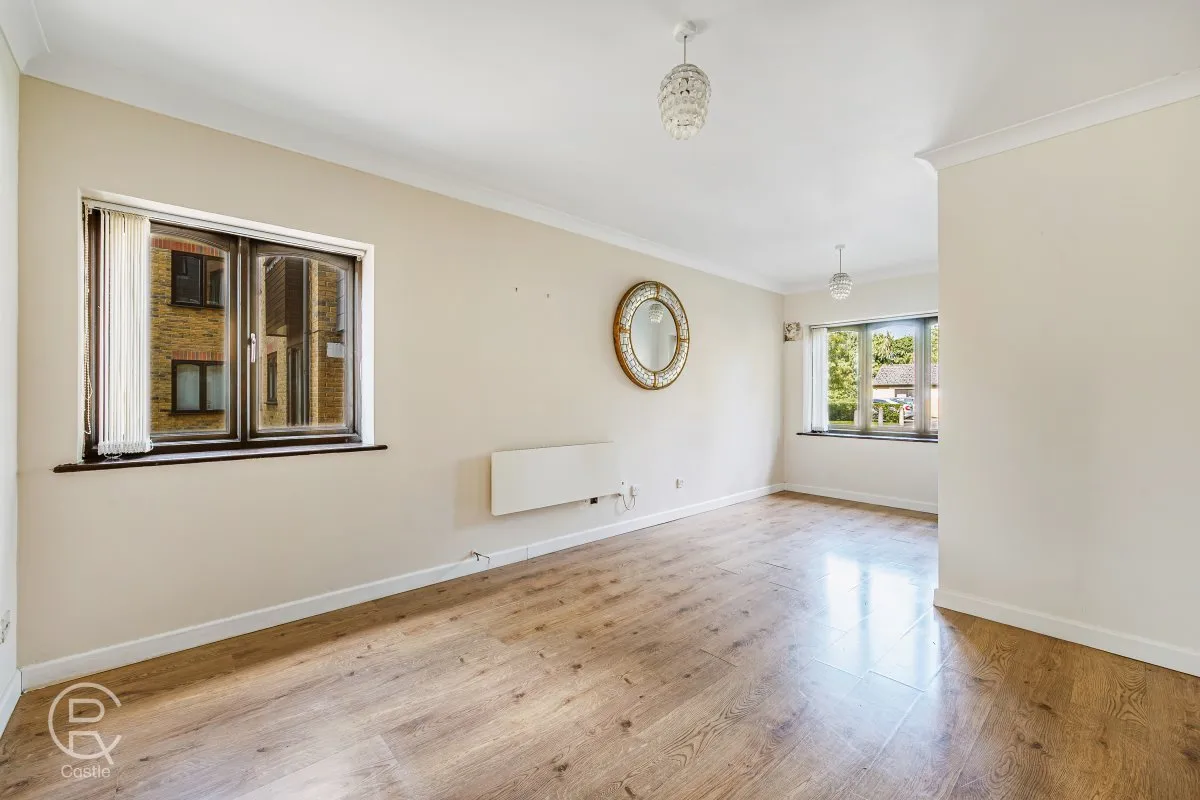 Flat Tennyson Road in Greater London