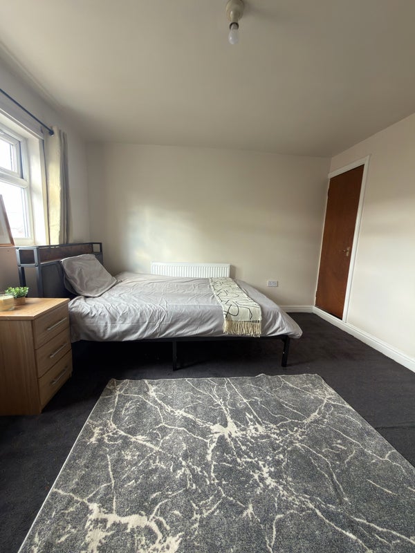 Room Pershore Road in Birmingham
