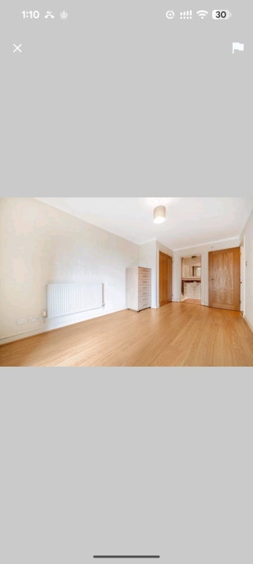 Room Rotherhithe Street in Greater London