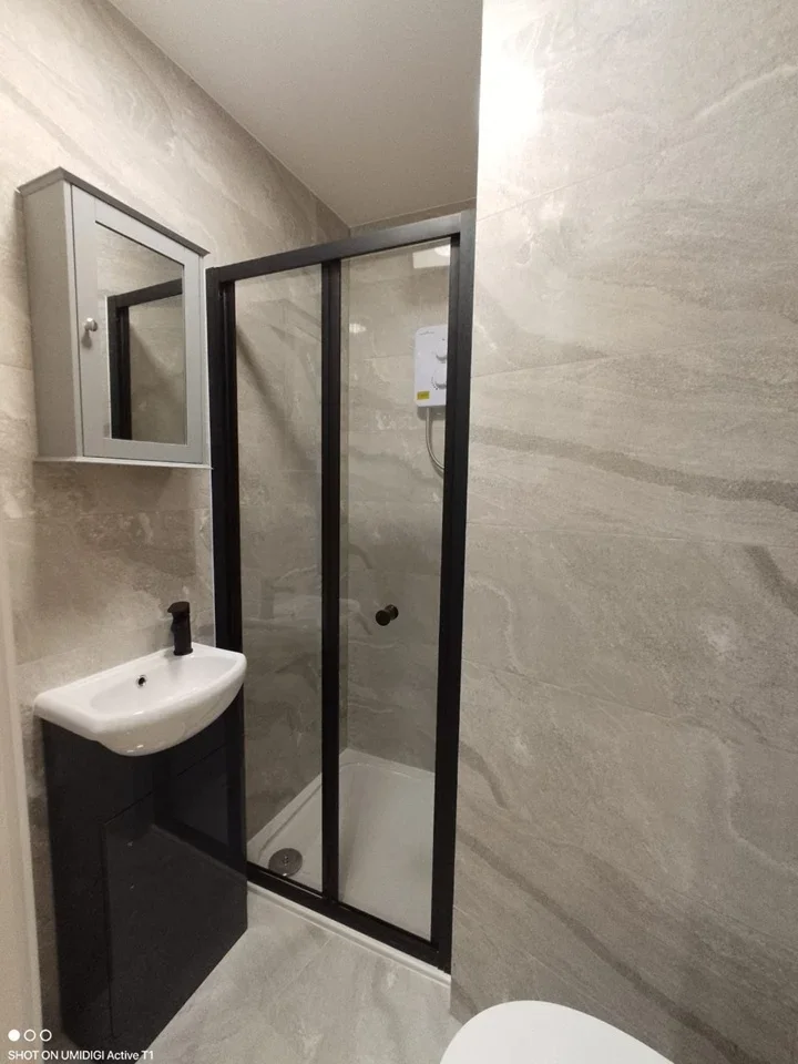 Room Westcote Road in Greater London