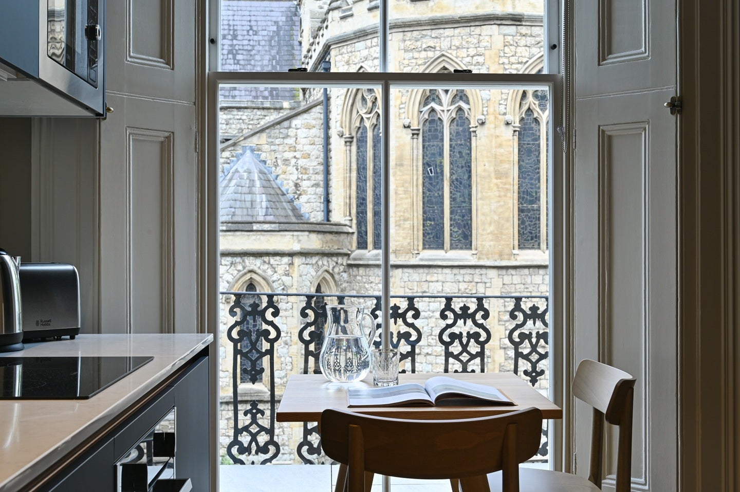 Flat Ledbury Mews West in London