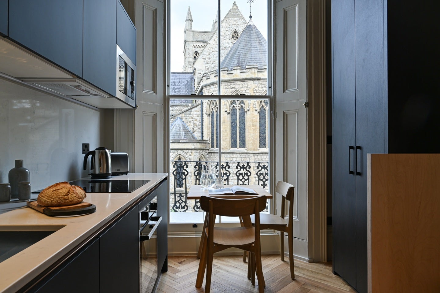 Flat Ledbury Mews West in London